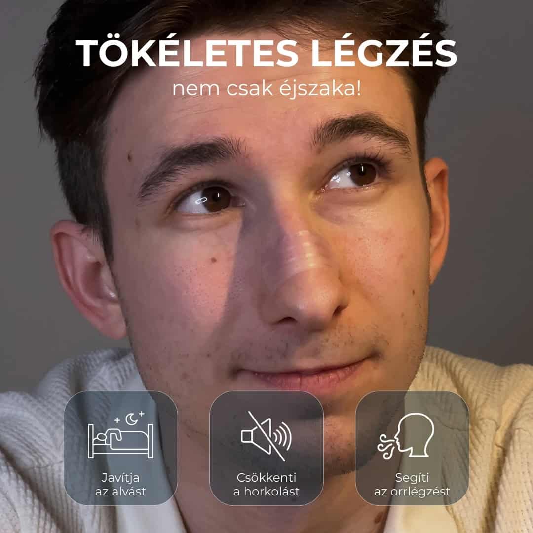 Mosolygós férfi átlátszó orrtapasszal, nyugodt alvás és horkoláscsökkentés
