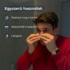 Mosolygós férfi átlátszó orrtapasz felhelyezése közben, bemutatja az egyszerű és kényelmes használatot